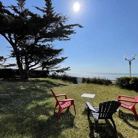 En Front De Avec Acces Direct, Jardin Clos, Et Parking A Proximite Des Commerces - Fr-1-361-488