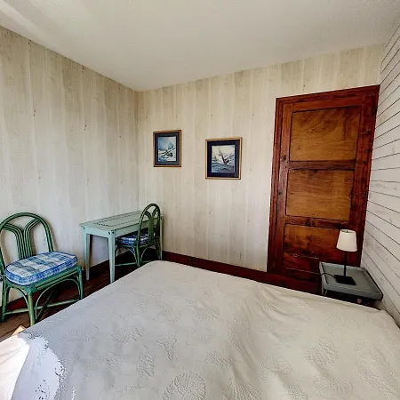 En Front De Avec Acces Direct, Jardin Clos, Et Parking A Proximite Des Commerces - Fr-1-361-488