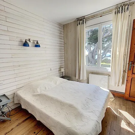 En Front De Avec Acces Direct, Jardin Clos, Et Parking A Proximite Des Commerces - Fr-1-361-488 * ז'ולוביל-לה-פאן